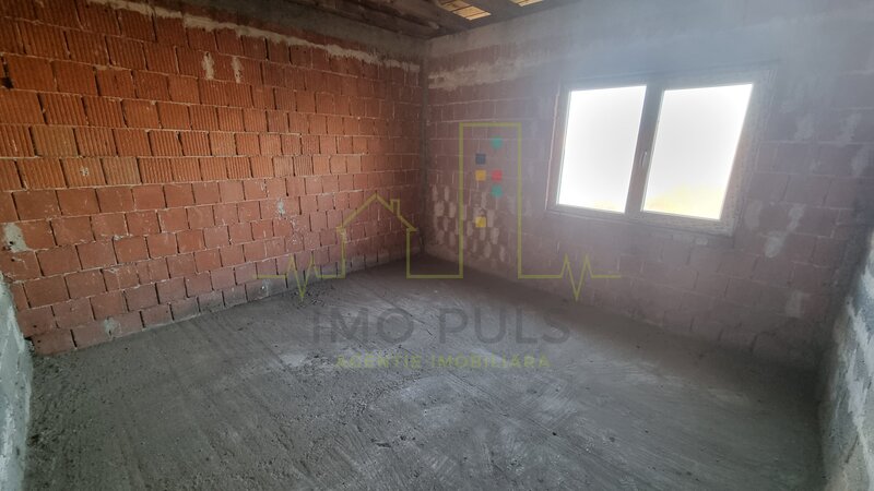Timis 1/2 Duplex in centrul localitati Utvin.