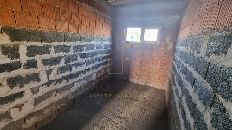 Timis 1/2 Duplex in centrul localitati Utvin.