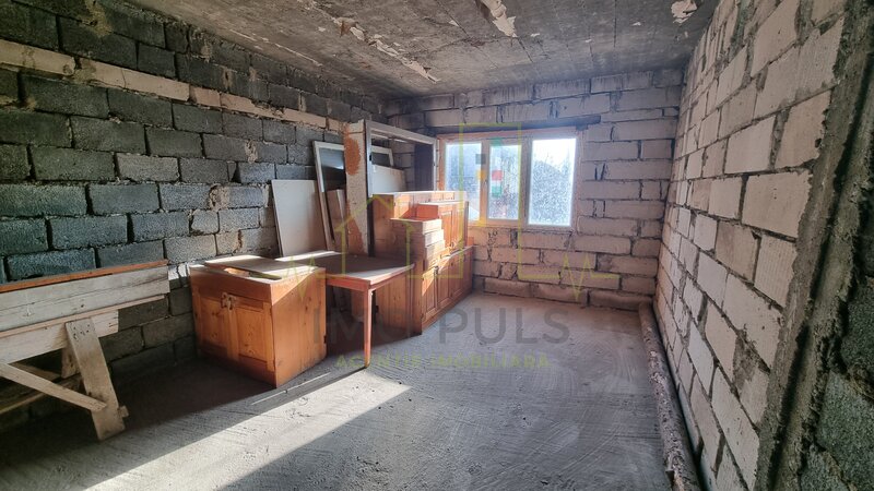 Timis 1/2 Duplex in centrul localitati Utvin.