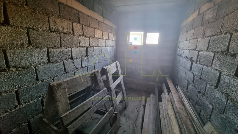 Timis 1/2 Duplex in centrul localitati Utvin.