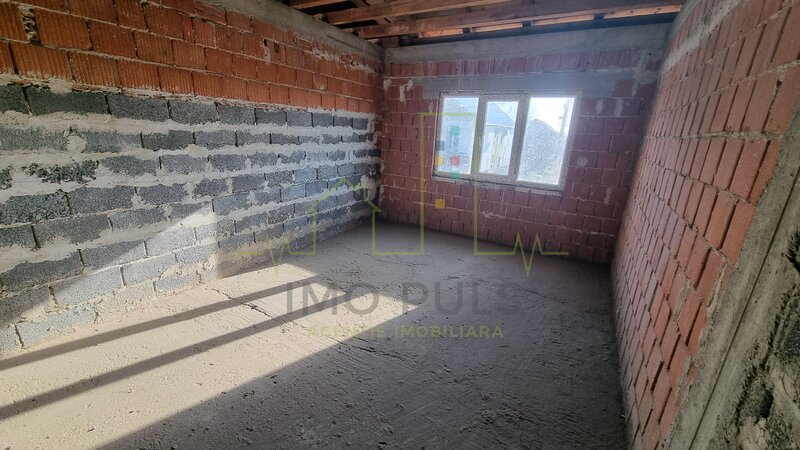 Timis 1/2 Duplex in centrul localitati Utvin.