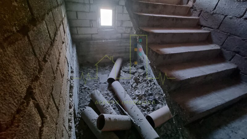 Timis 1/2 Duplex in centrul localitati Utvin.