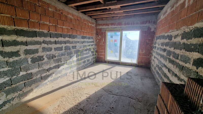 Timis 1/2 Duplex in centrul localitati Utvin.
