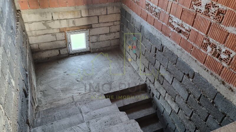 Timis 1/2 Duplex in centrul localitati Utvin.